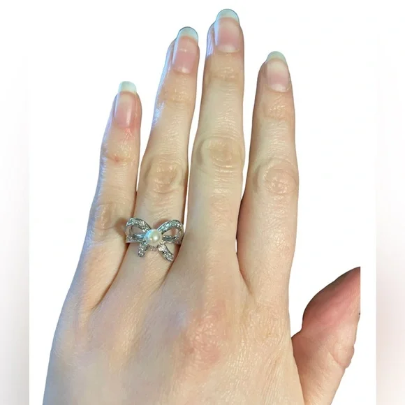 Pearl Ribbon Bow Ring - Picture 2 of 6